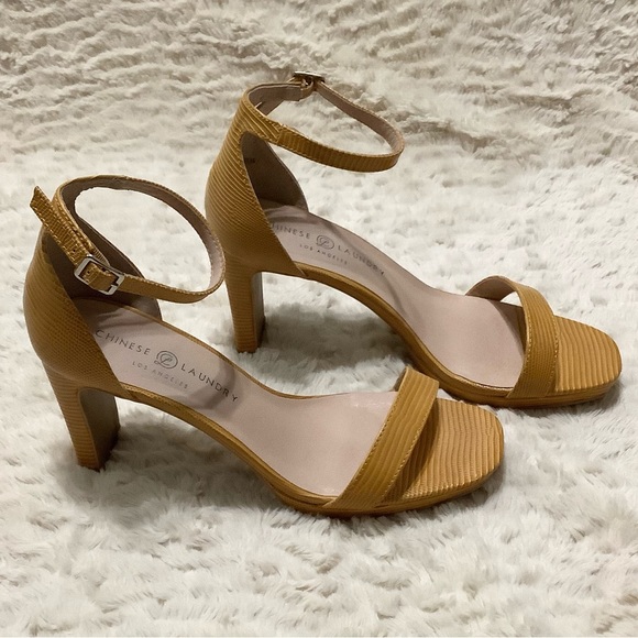 🛍️ CHINESE LAUNDRY Yellow Tinie Lizard Ankle Straps Heeled Sandal - Size 9.5 - Picture 6 of 15
